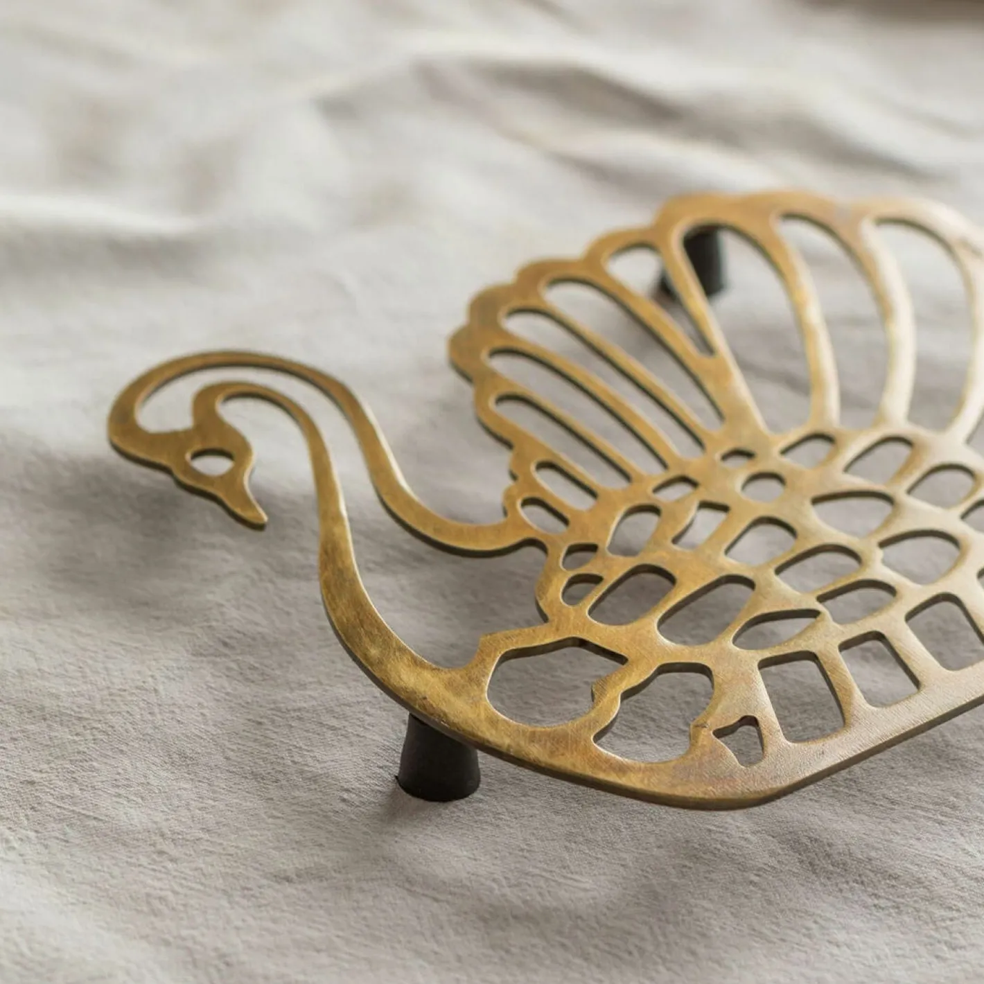 Graham & Green Kitchen Accessories<Antiqued Brass Swan Trivet