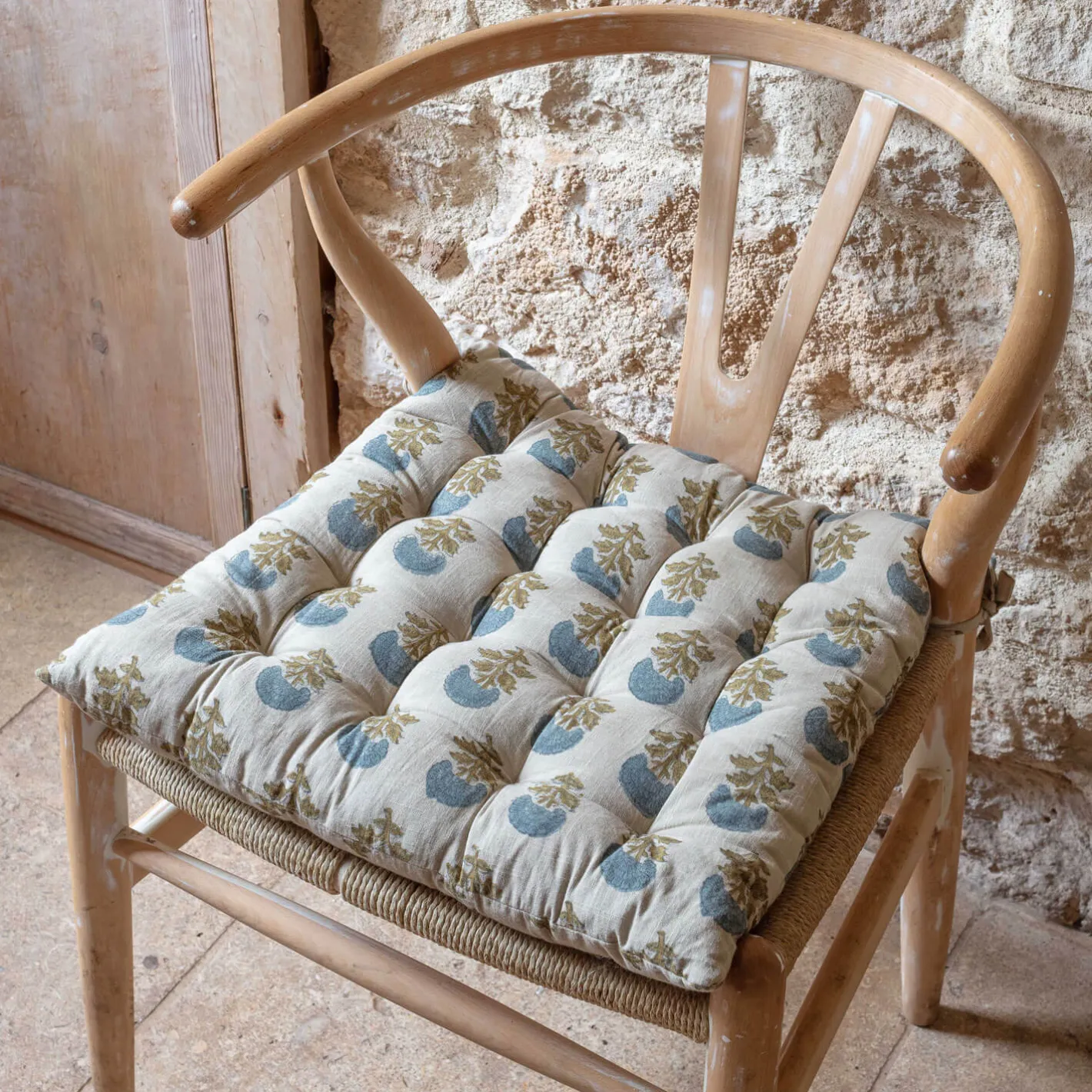 Graham & Green Seat Pads & Bed Rolls|Seat Pads & Bed Rolls<Antiqued Floral Block Printed Seat Pads