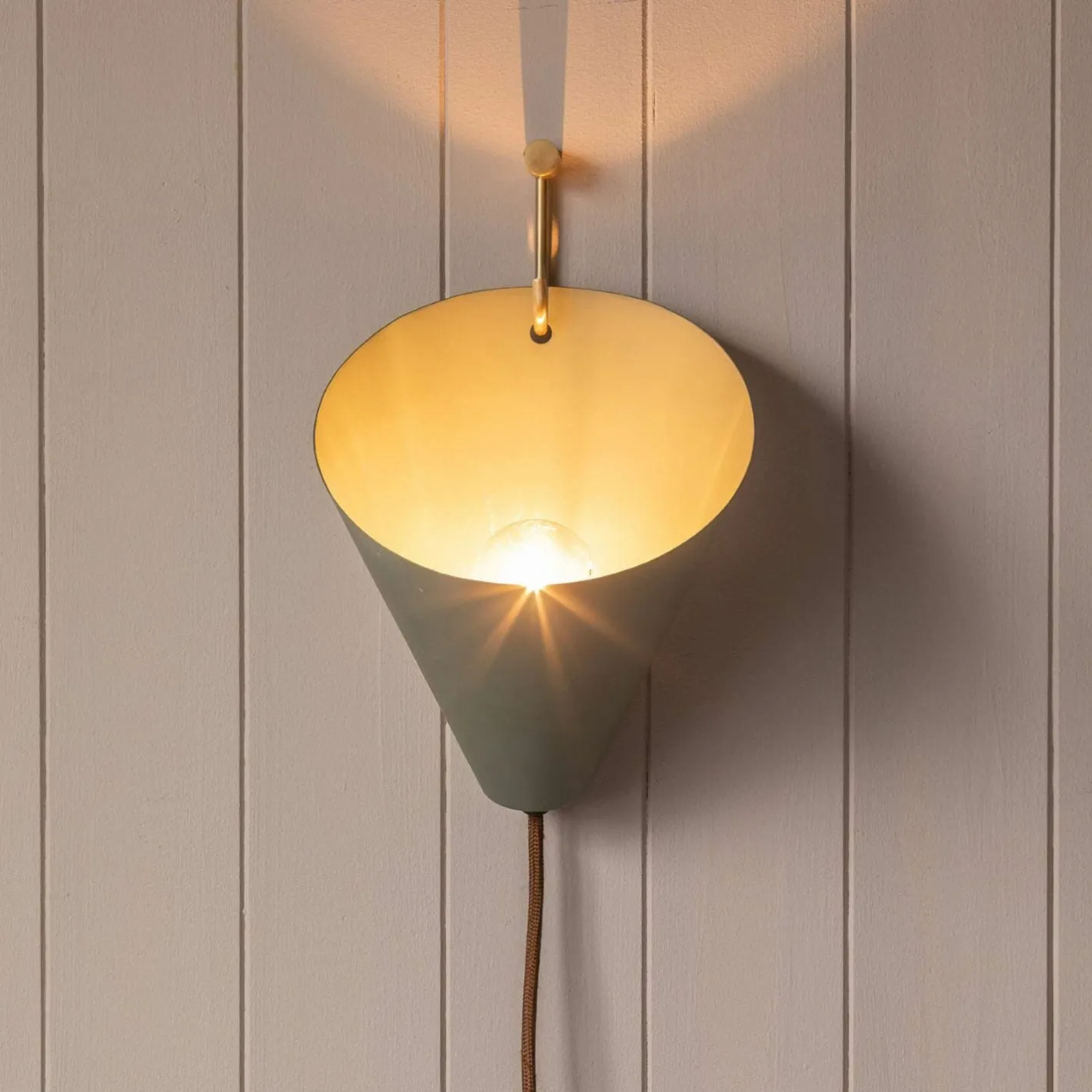 Graham & Green Wall Lights & Sconces<Chilton Lichen Green Wall Light