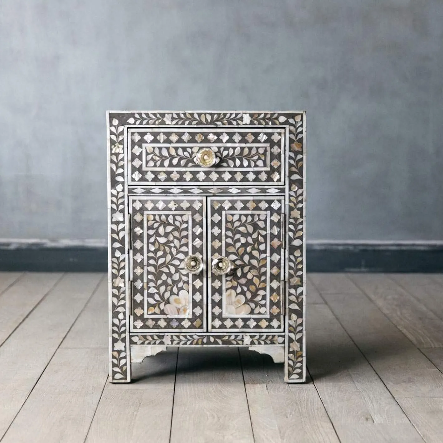 Graham & Green Bedside Tables<Classic Grey Mother of Pearl Bedside Table