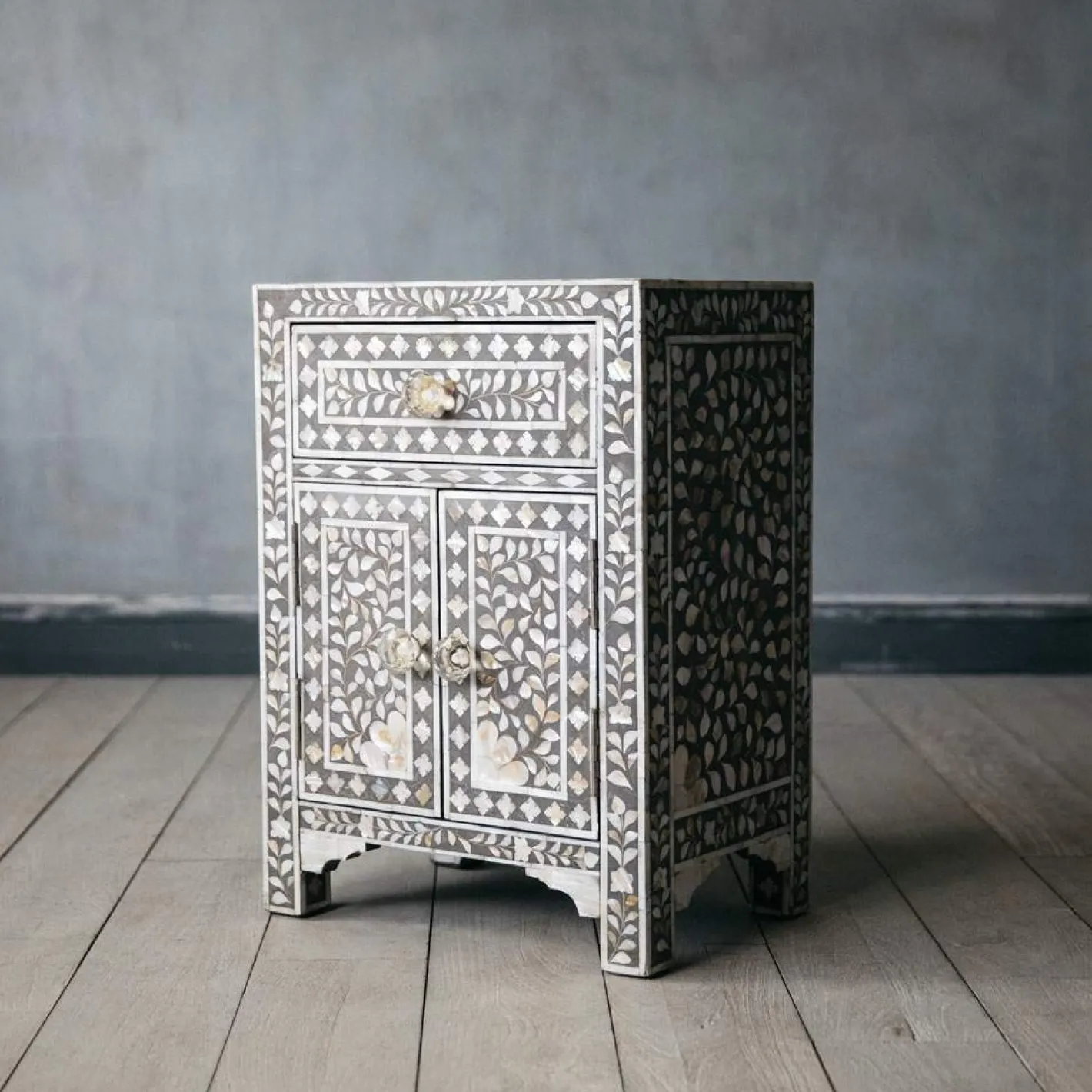 Graham & Green Bedside Tables<Classic Grey Mother of Pearl Bedside Table