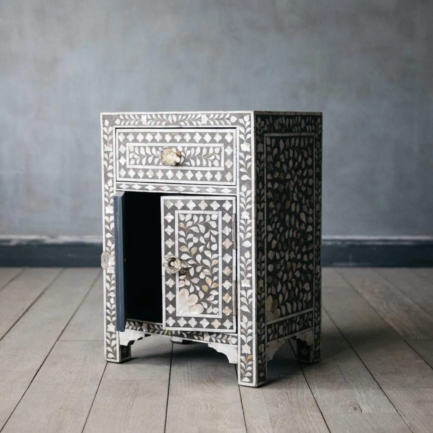 Graham & Green Bedside Tables<Classic Grey Mother of Pearl Bedside Table
