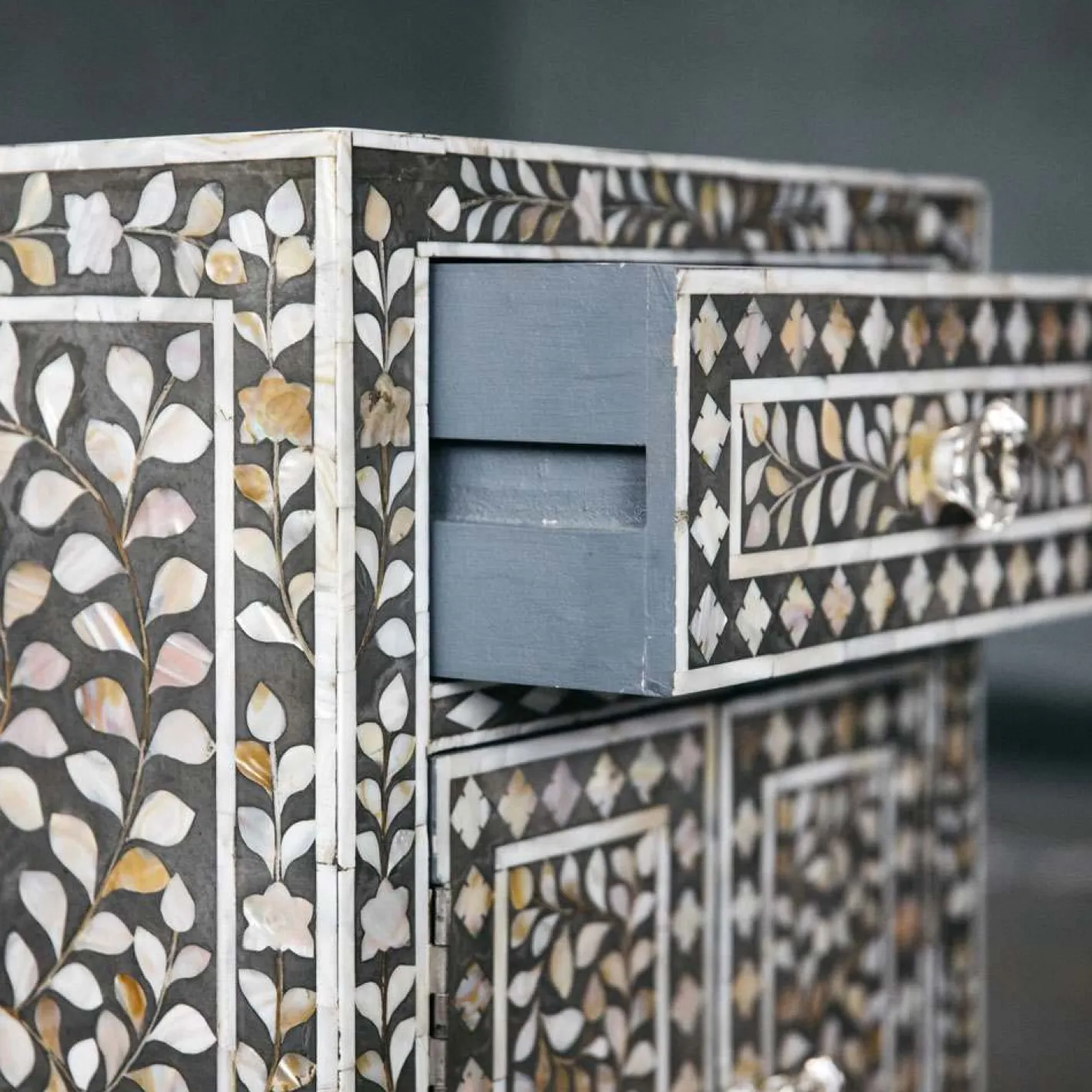 Graham & Green Bedside Tables<Classic Grey Mother of Pearl Bedside Table