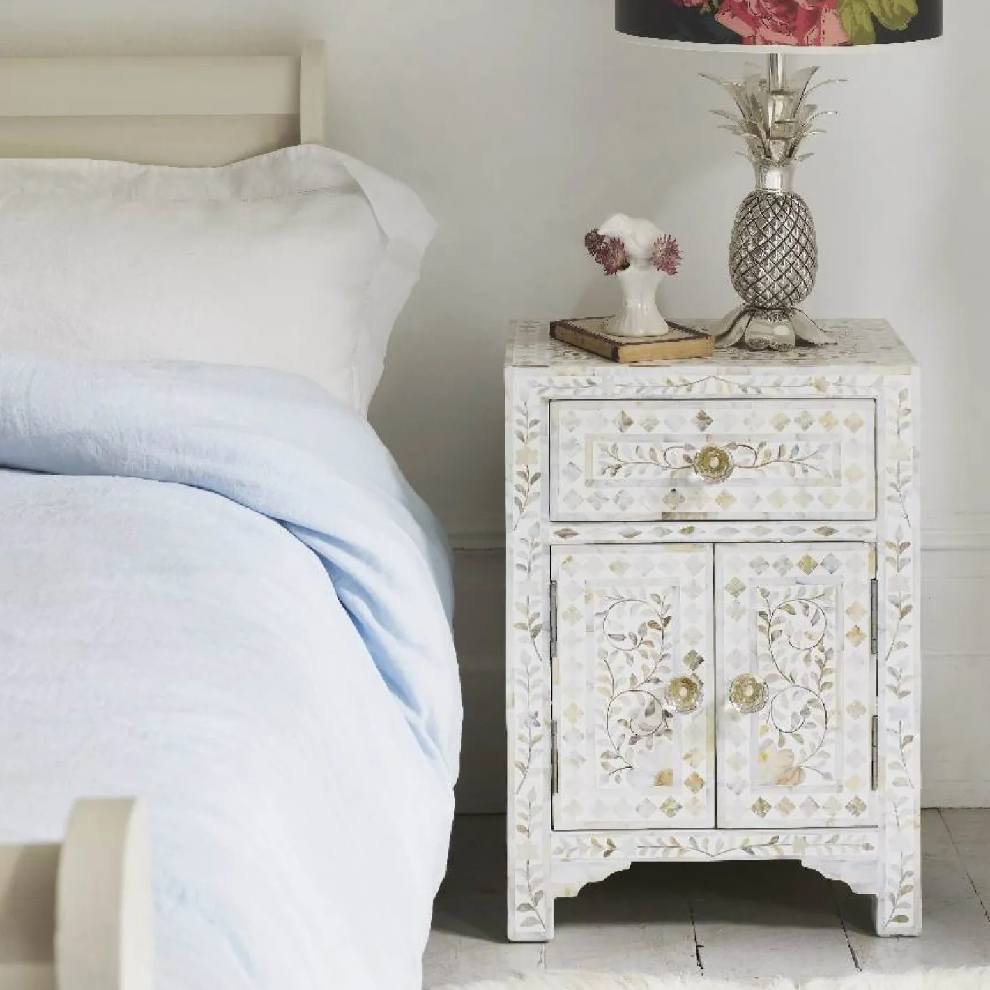 Graham & Green Bedside Tables<Classic White Mother of Pearl Bedside Table