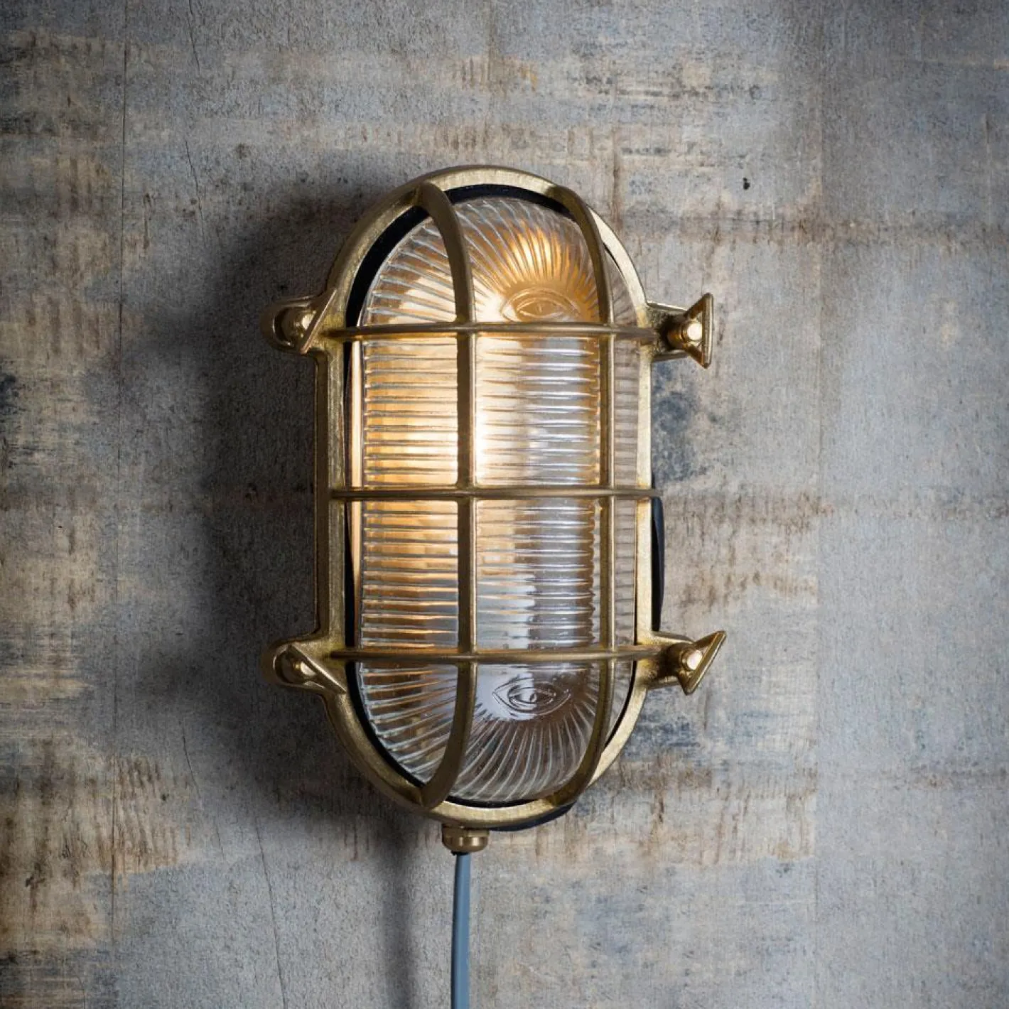 Graham & Green Garden Lights|Outdoor Lights<Devonport Oval Brass Bulk Head Light