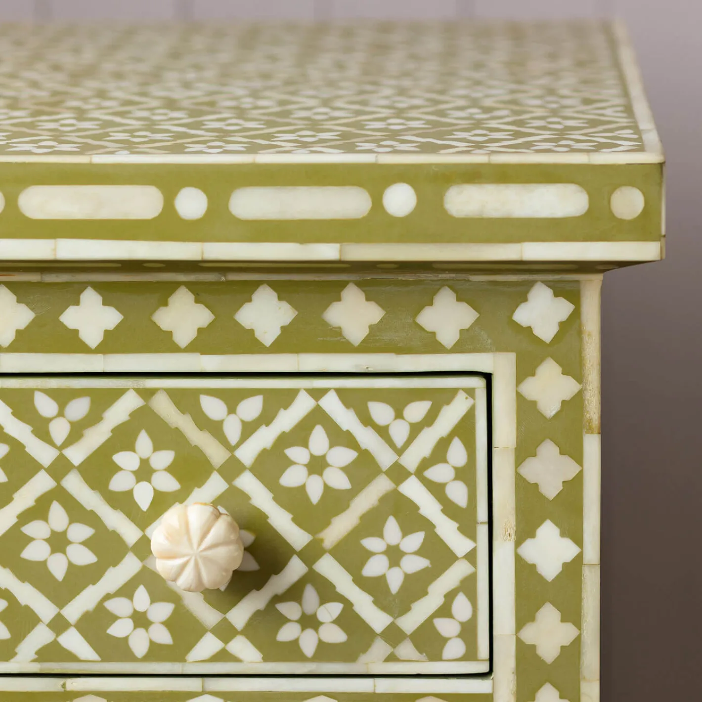 Graham & Green Chests Of Drawers|Chests Of Drawers<Olive Floral Bone Inlay Large Bedside Table