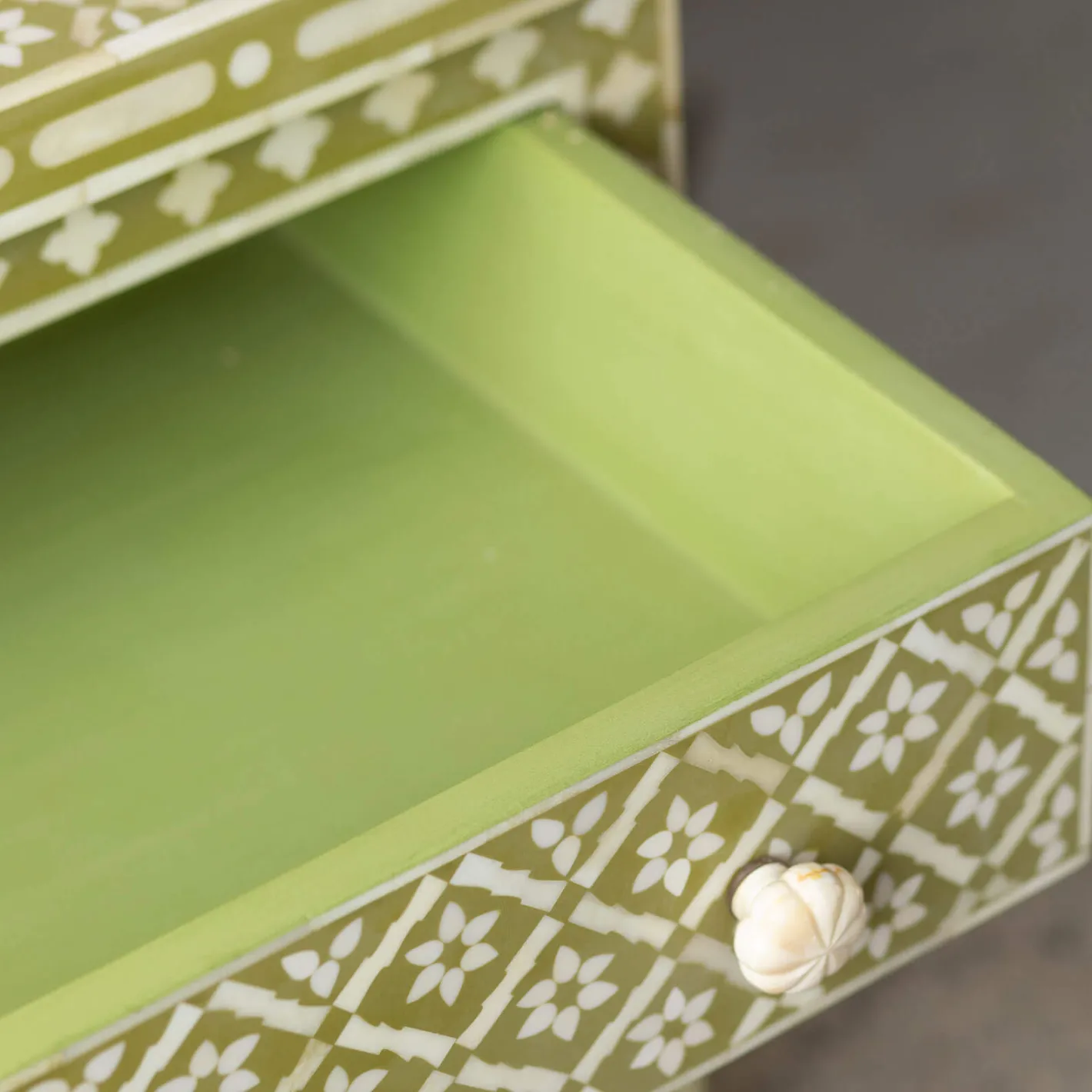 Graham & Green Chests Of Drawers|Chests Of Drawers<Olive Floral Bone Inlay Large Bedside Table