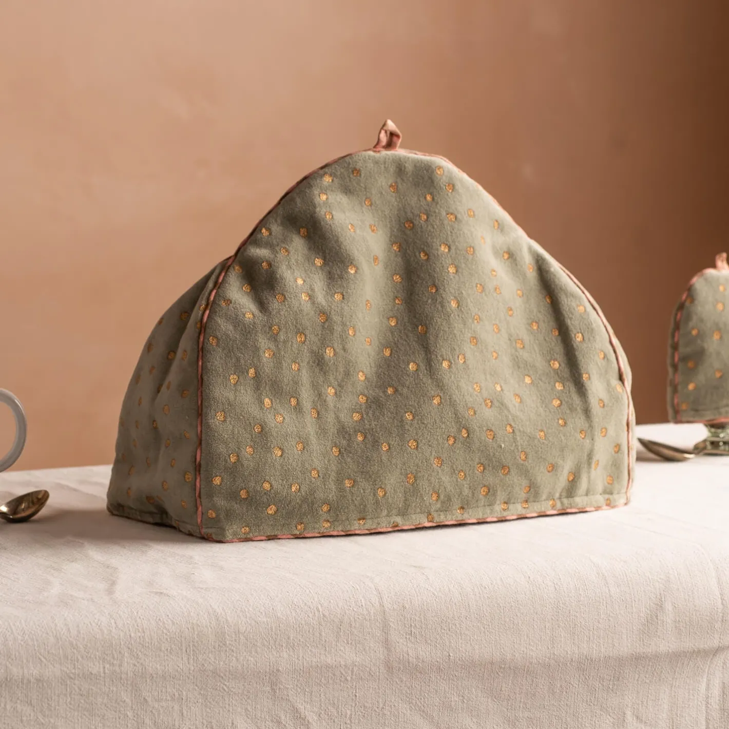 Graham & Green Kitchen Accessories<Pale Sage Velvet with Gold Dots Tea Cosy