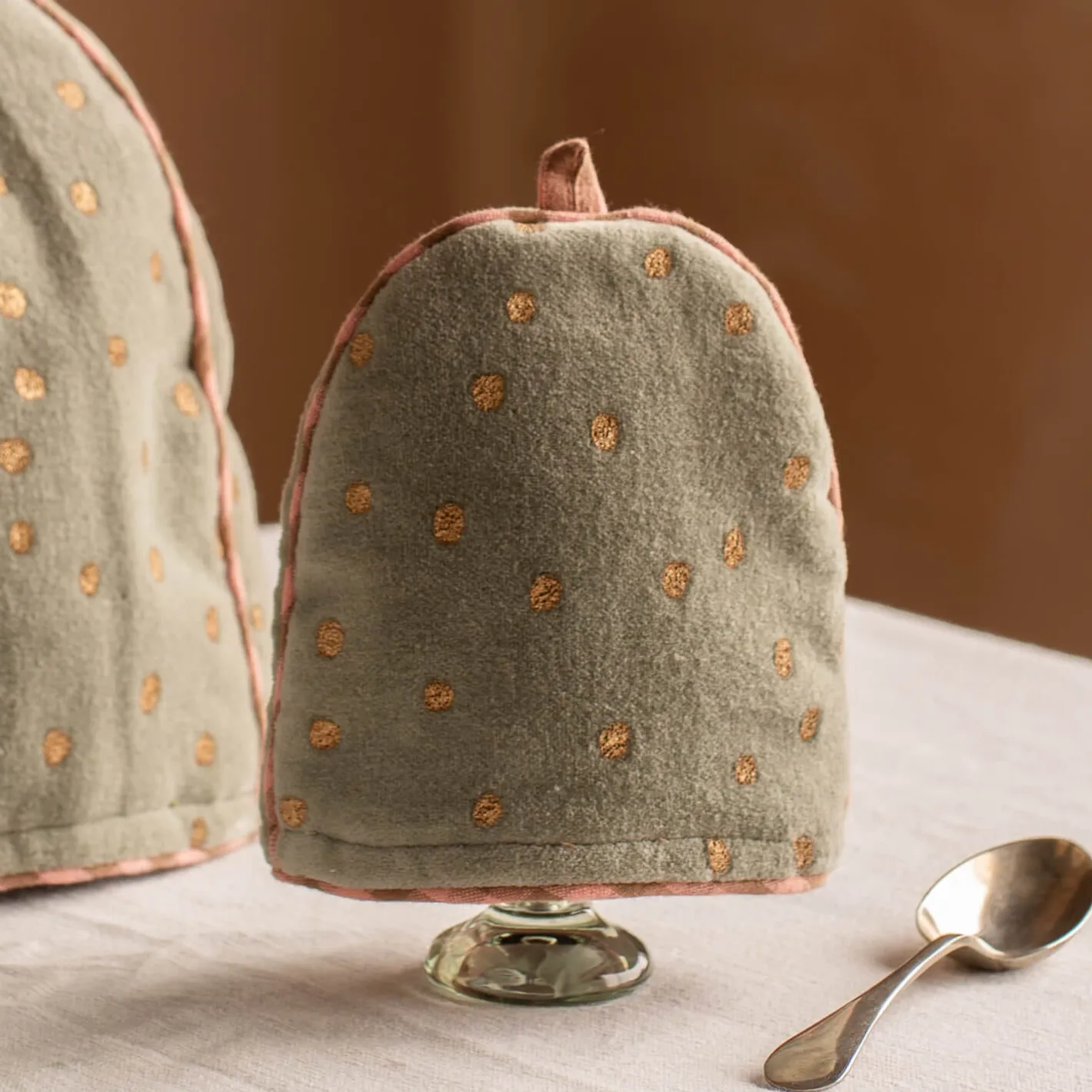 Graham & Green Tableware<Pale Sage Velvet with Gold Dots Egg Cosy