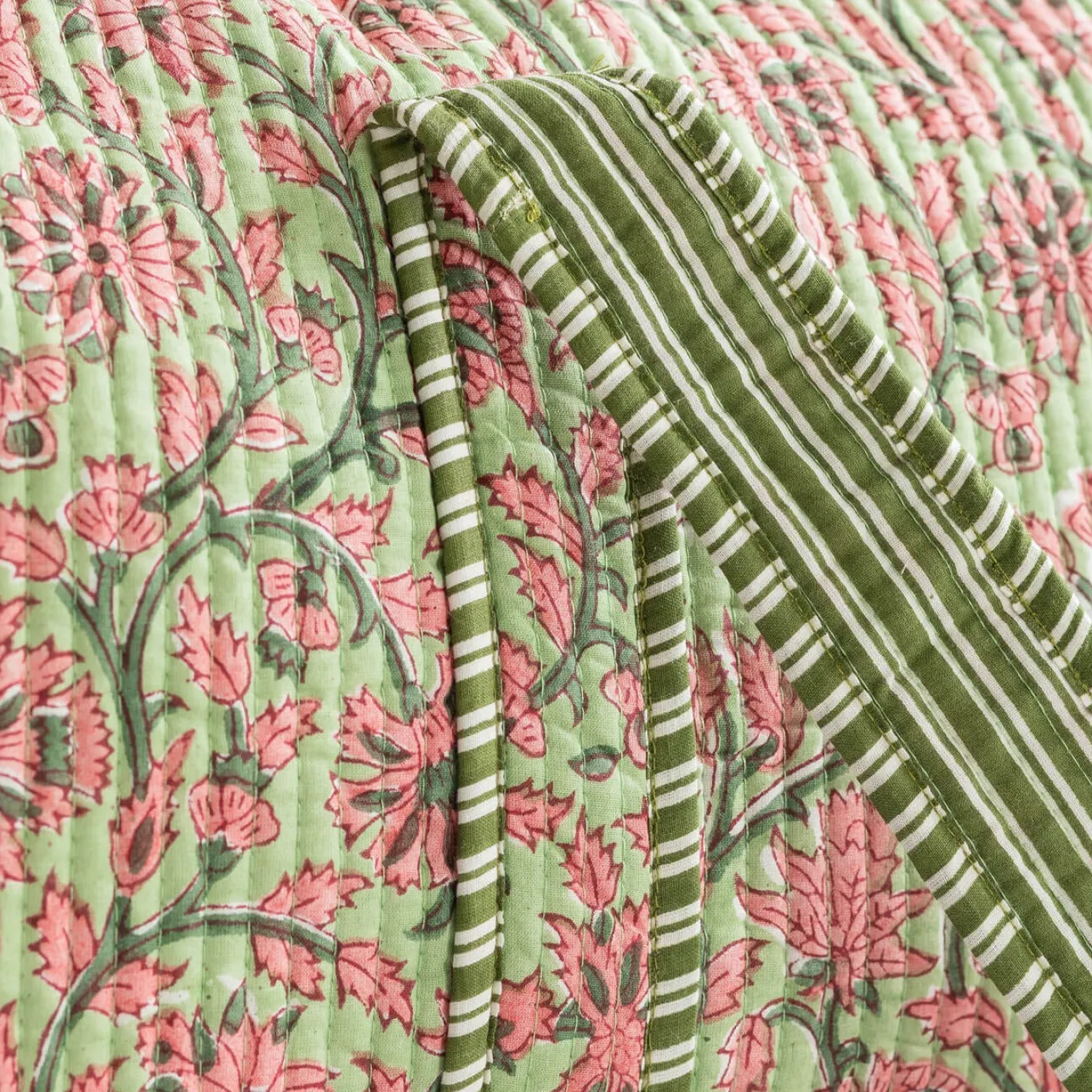 Graham & Green Bags<Pink & Green Floral Weekend Bag - Large