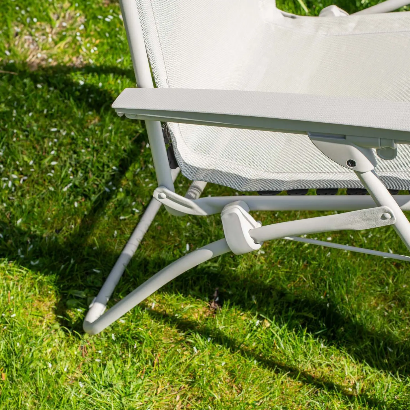 Graham & Green Garden Chairs & Sofas|Garden Chairs & Sofas<Seigle White Reclining Garden Chair