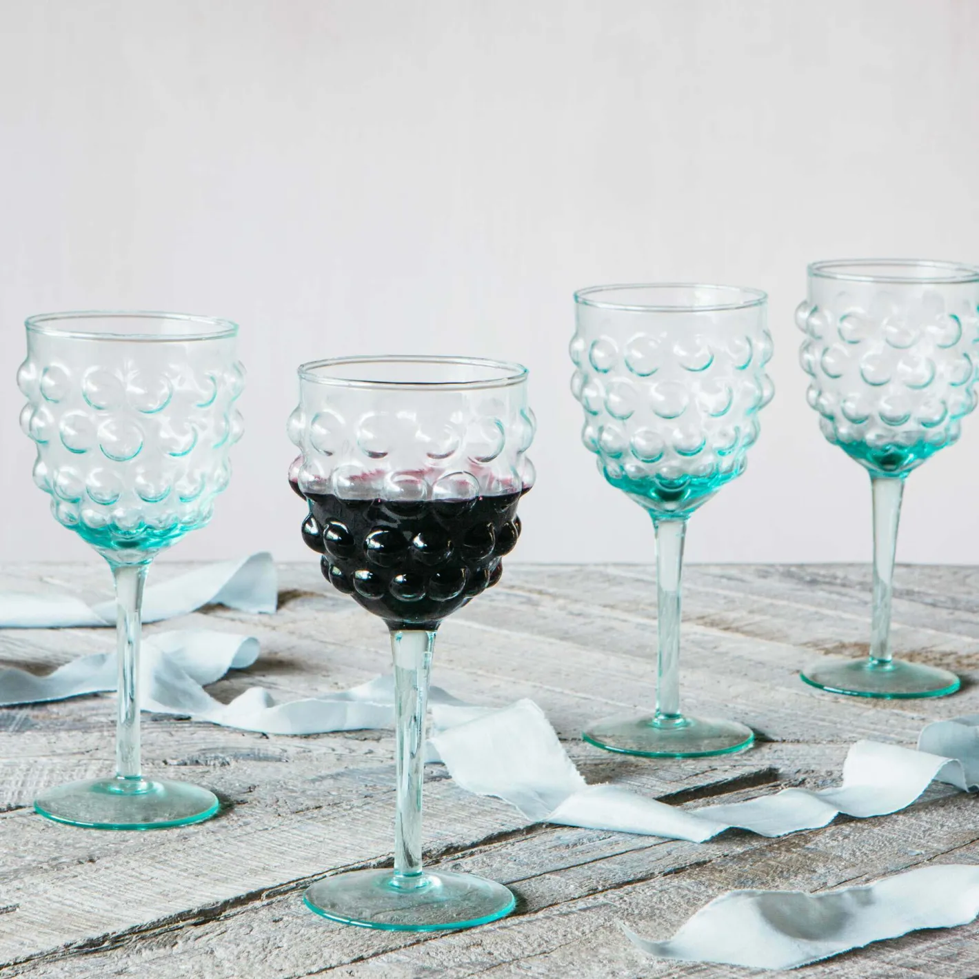 Graham & Green Glassware<Set of Four Bubble Wine Glasses