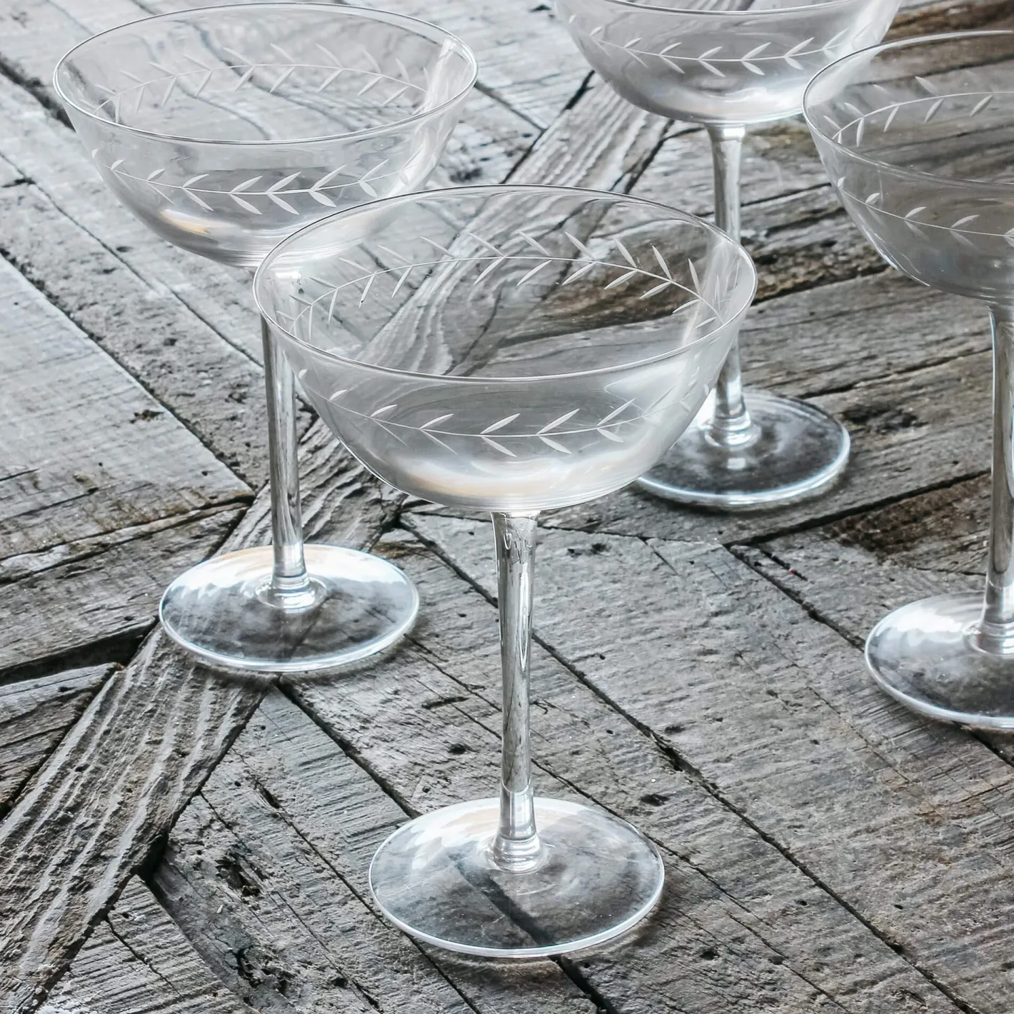 Graham & Green Glassware<Set of Four Etched Garland Martini Glasses