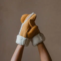 Graham & Green Loungewear<Tan Sheepskin Mittens