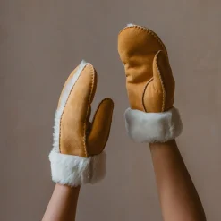 Graham & Green Loungewear<Tan Sheepskin Mittens