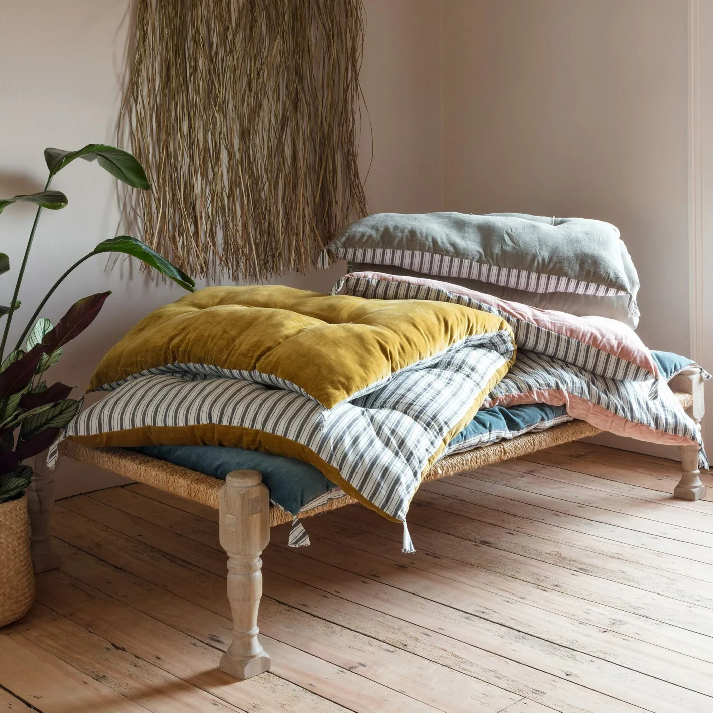 Graham & Green Seat Pads & Bed Rolls|Seat Pads & Bed Rolls<Velvet Bed Rolls with Striped Reverse