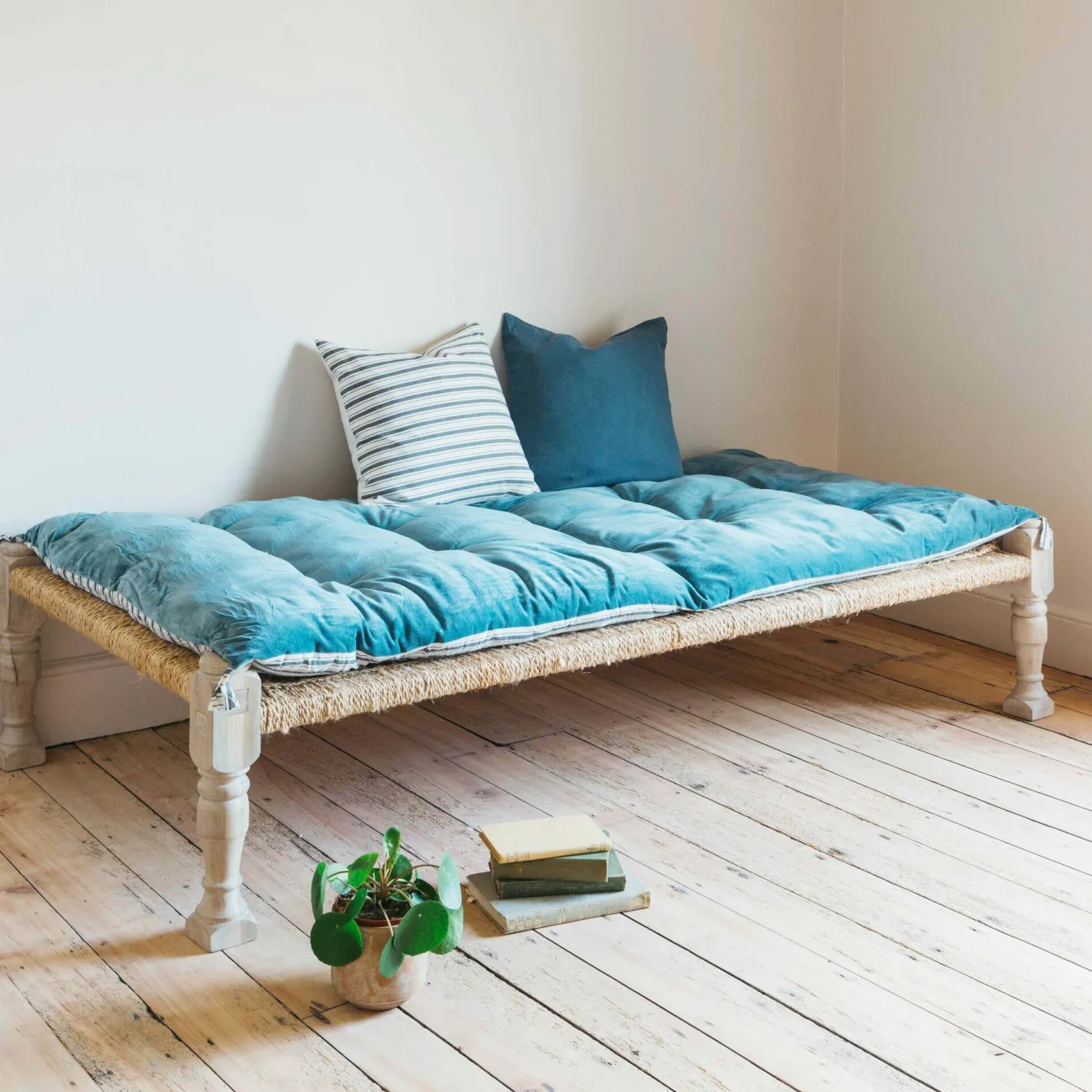 Graham & Green Seat Pads & Bed Rolls|Seat Pads & Bed Rolls<Velvet Bed Rolls with Striped Reverse