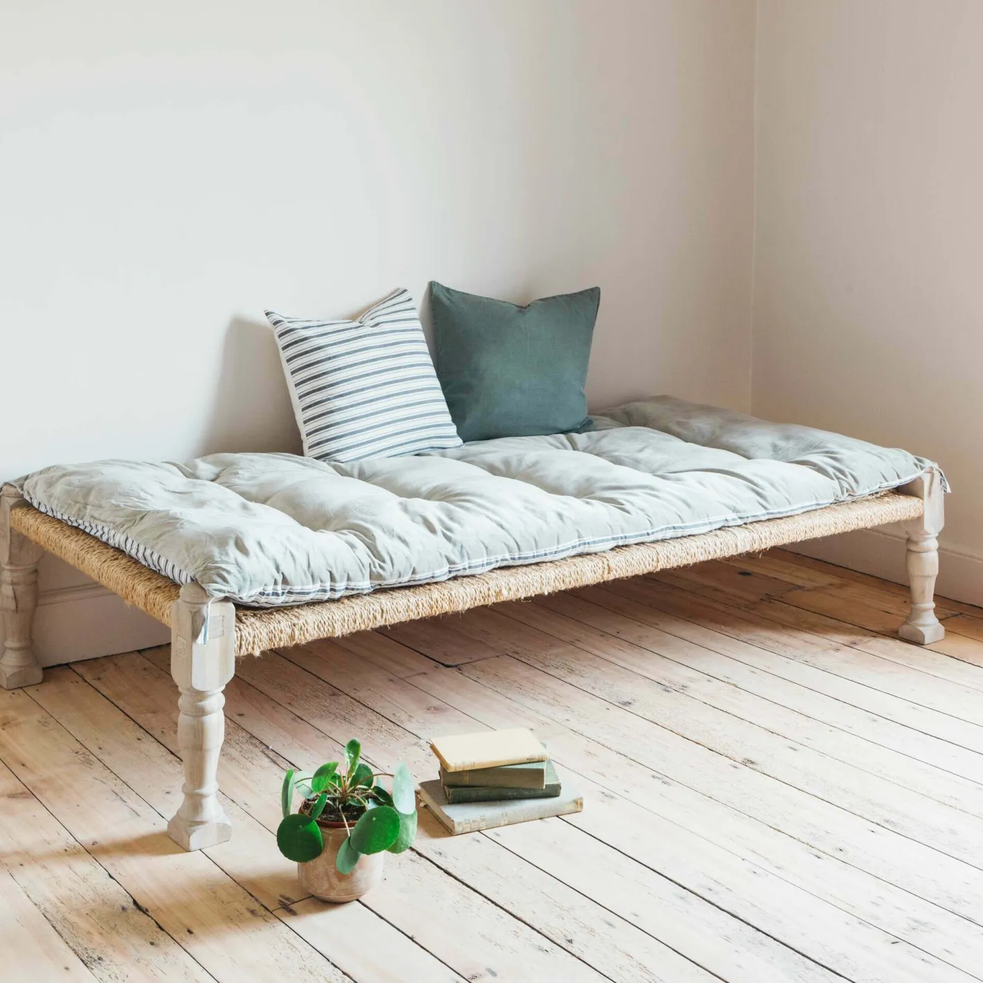 Graham & Green Seat Pads & Bed Rolls|Seat Pads & Bed Rolls<Velvet Bed Rolls with Striped Reverse