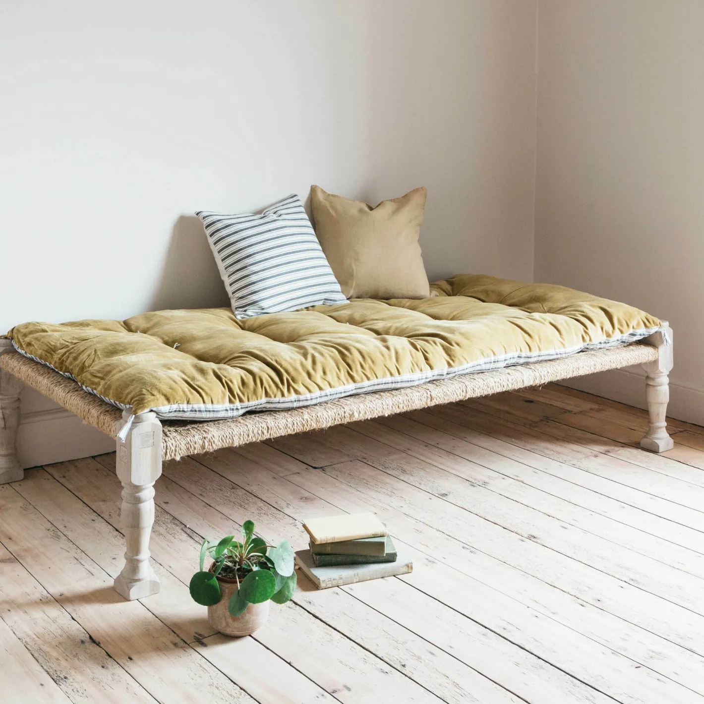 Graham & Green Seat Pads & Bed Rolls|Seat Pads & Bed Rolls<Velvet Bed Rolls with Striped Reverse
