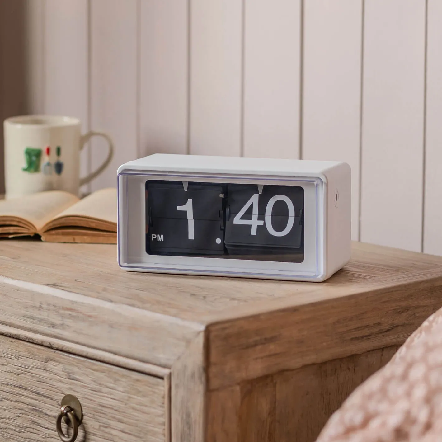 Graham & Green Clocks<White Boxed Retro Flip Clock